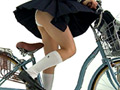 女子校生の自転車パンチラ3