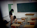 学校内でSEXする性春カップル001.jpg