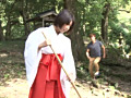 境内で犯される中出し巫女レイプ