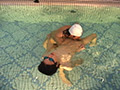 男達の妄想～卑猥な水泳教室～プールで水中SEX！！ サンプル画像19
