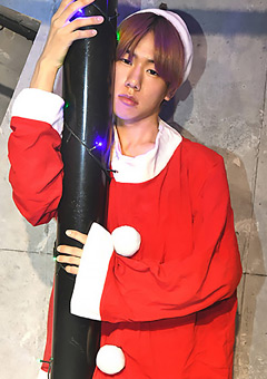 聖なる夜に精なる液が降り注ぐ!クリスマスオナニーSHOW"