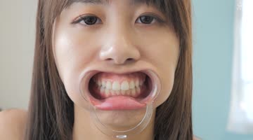 愛里るい出演作品: 愛里るいちゃんの歯・のどちんこ・舌ベロフェチ！