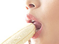 大人気女優 麻里梨夏チャンの極上舌ベロでバナナ舐め！