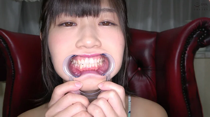 須崎美羽チャンの激レア歯口内観察＆涎垂らし電マ当て！