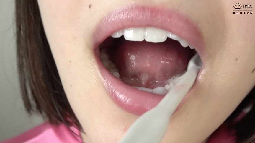 宮沢ちはるの歯磨きしながらの唾垂らしベトベトプレイ★ 画像3