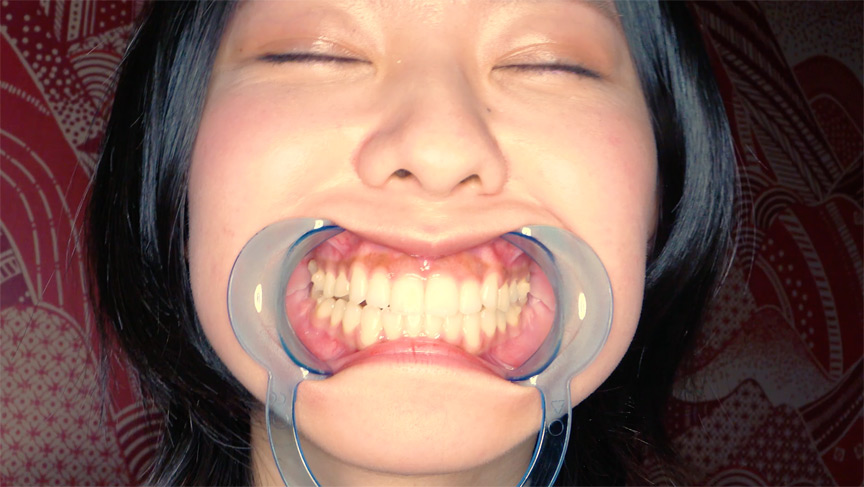 初めての口内・のどちんこ観察＆小魚舐め！加護まり 画像2