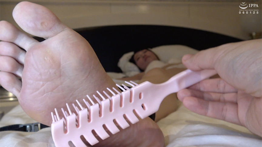 お嬢様の生まれて初めての足裏拘束くすぐり！ 葉月英里3 画像4