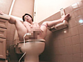 個室トイレ覗撮り うっとり陶酔全裸オナニー サンプル画像10