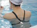 競泳水着の女 170cmのスーパーBODYが痙攣イキ狂い サンプル画像1