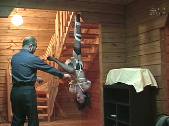 人妻メス奴●14 浣腸・鞭・水・電球熱責め・逆さ吊り 画像8