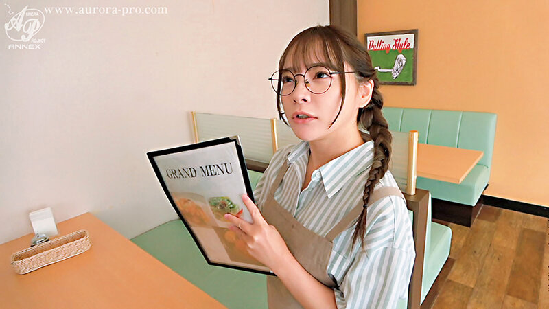 喫茶店で働く地味子ちゃんはオヂ好きの隠れビッチ！ 画像2