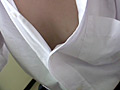 女子校生胸チラモロ乳首のサンプル画像10