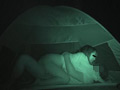 青姦している客を覗き続けているキャンプ場管理人の映像サムネイル５