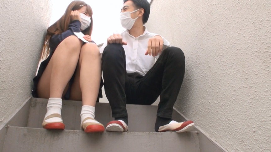 汚ったない激臭JK上履き＆ムレムレ白ソックス足臭責め 画像1