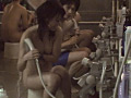 公共の営業中サウナに全裸の女優を放り込め！！4時間 サンプル画像12