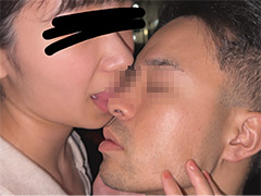 No.02 路上駐車場の隅にて顔舐める。 のポスター