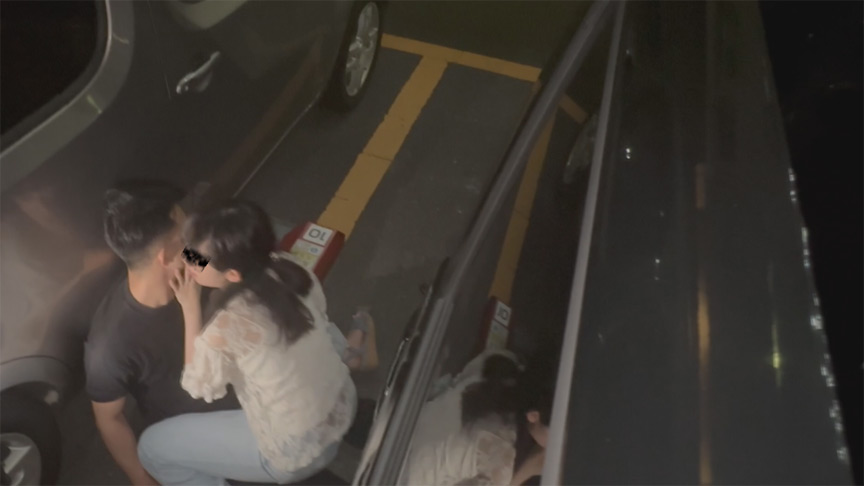 No.08 人目を気にせず座り込みんで舐め時々噛みつき。 画像2