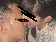 No.08 人目を気にせず座り込みんで隅々まで舐め時々噛みつき。