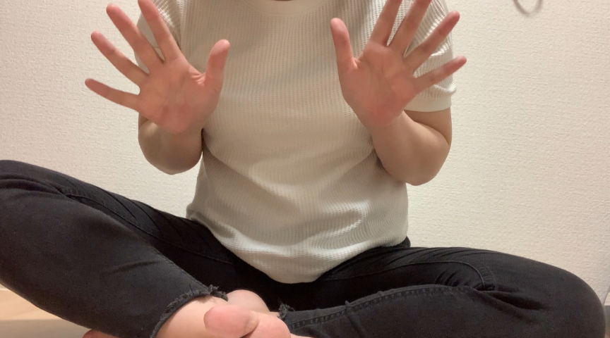 普通の女の子の足の爪切り－スマホ自撮り◎あんな | QMK-アダルト動画NAVI