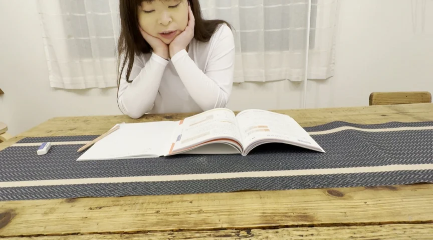 みでぃちゃんノーブラで勉強