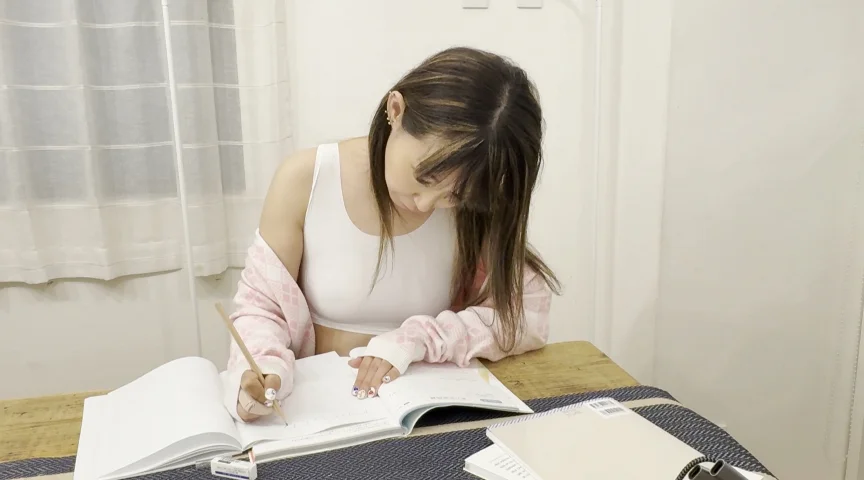 ましろちゃんノーブラで勉強