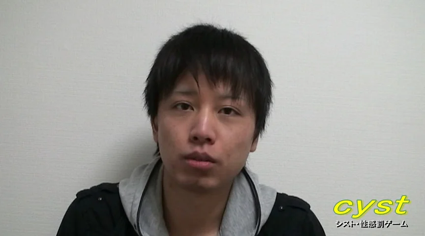 ぱっちり二重瞼の少年がフェラ奉仕