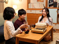 妻の居ない週末、妻の親友の誘惑に負けて、舌を絡ませ跨りイキ狂う腰遣いに何度も、何度も、中出しをしてしまったボク。 三葉ちはる
