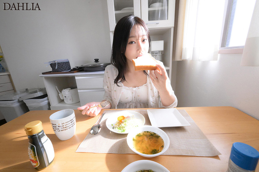 最高の奥さんと、初めてのリアル妊活中出し 三葉ちはる 画像1