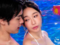 妻の大親友がナイトプールで逆NTR 三葉ちはる 画像2