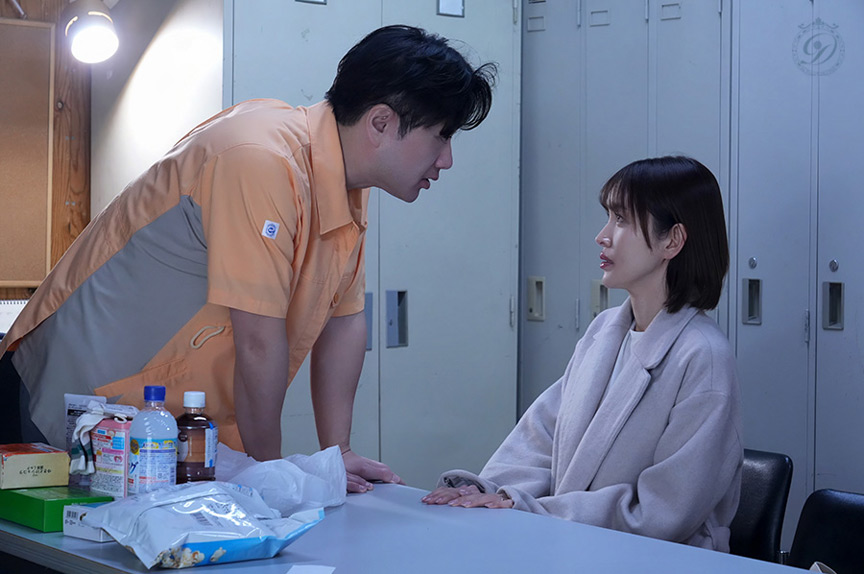隅から角まで探られた万引き妻 角奈保 画像1