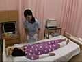 「欲求不満の敏感看護師は患者妻が寝ている横でお見舞いチ○ポを尻に擦りつけられても拒めない」 VOL.1のサンプル画像1