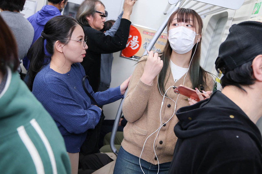 我が子の前で触られ絶頂が止まらない巨尻母VOL.4 画像11