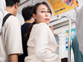 「えっ!おばさんの私が?!」我が子の前で触られ必死に抵抗するも愛液を垂れ流し絶頂が止まらない巨尻母VOL.6