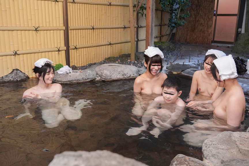 「おちんちん大きくさせてごめんね」美乳叔母さん 画像3