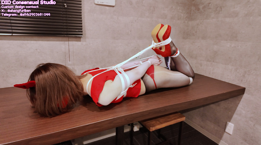 エロいコスチュームでデートに来た完全服○の女子大生 画像4