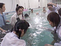 女子校生限定20人 制服ビチョ濡れ水泳大会！！