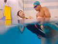 競泳水着の女子大生が固定バイブ平泳ぎに挑戦！ 画像6