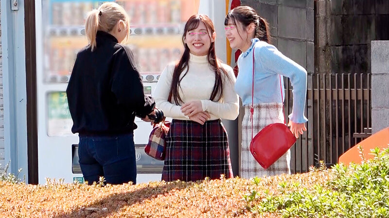 友同士の素人女子大生2人が「レズH脱出ゲーム」に挑戦 画像1