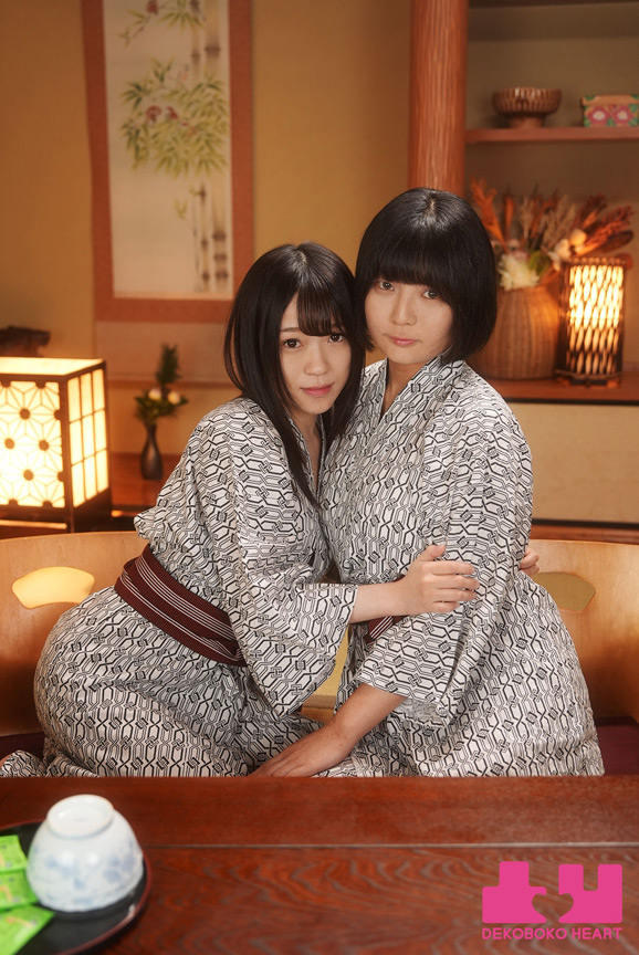 温泉旅行で友達から初めてのレズビアンに目覚めた2人 画像1