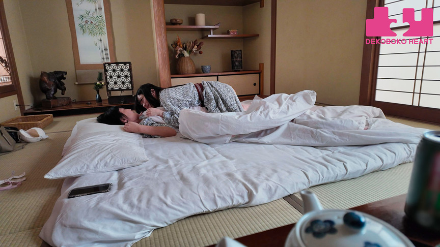 温泉旅行で友達から初めてのレズビアンに目覚めた2人 画像17
