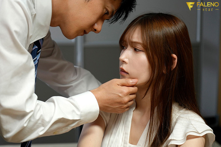 残業の度に密会セックスする関係に… 明里つむぎ 画像2