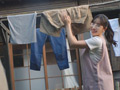 移住者にはもれなく日替わりお手伝いさんが提供される！ サンプル画像2