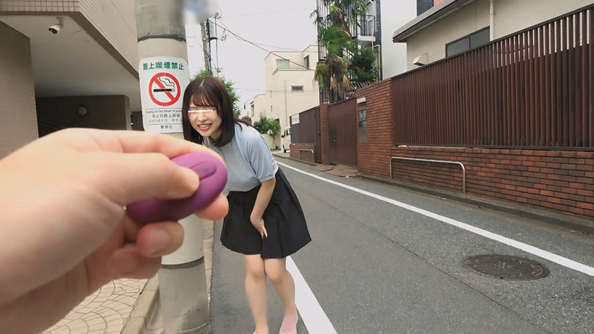 素人娘たちにリモコンバイブを装着させてお散歩開始？ 画像6