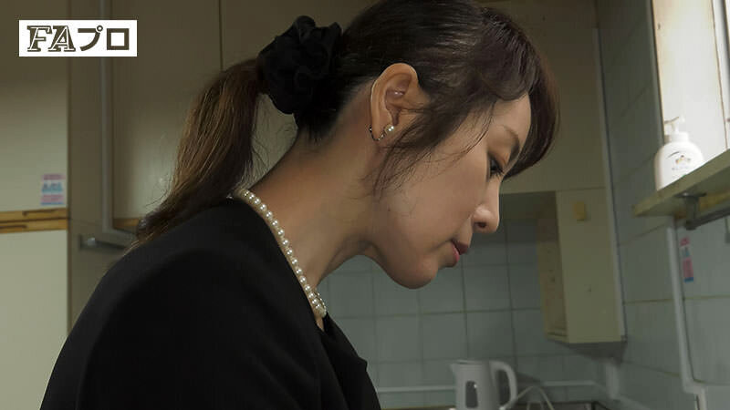 おばさんの接吻&セックス 旦那の兄貴と/ダブル不倫で 1枚目