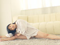 男物のYシャツを着た女の子のエロティシズム