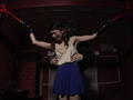 暗い部屋で両腕縛り強制くすぐり 多田茉莉子 サンプル画像2