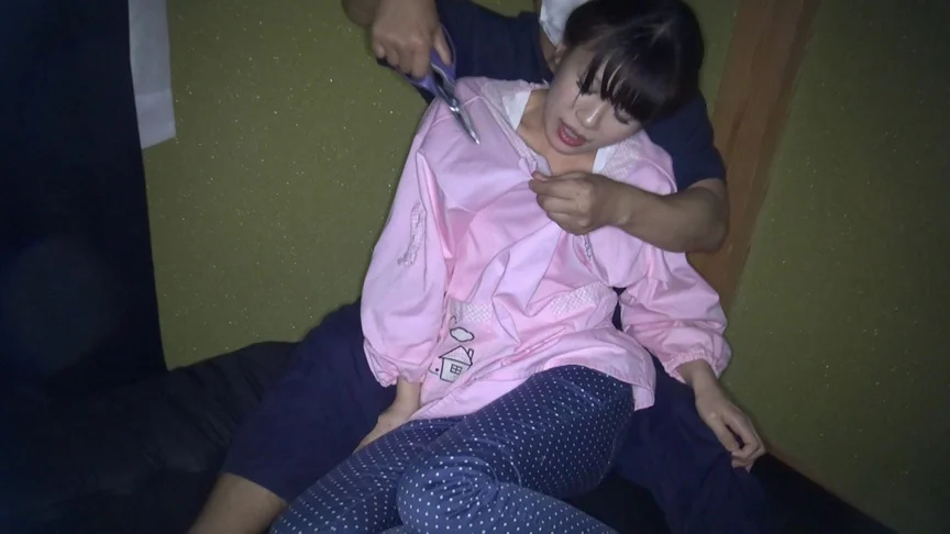 着エロ！衣服切り裂きフェチ 保母さん編