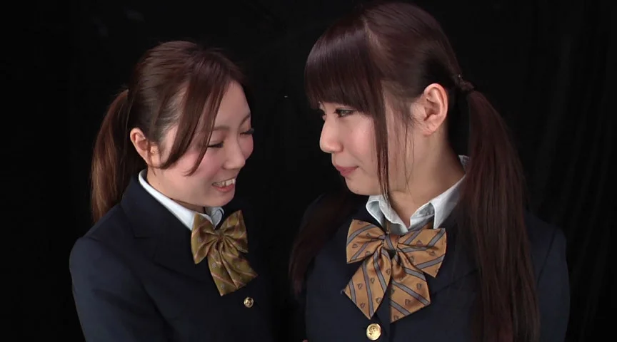 制服唾液レズキス 成宮ひより＆千星はるか