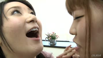永原まい出演作品: 歯観察レズキス 千恵&まい