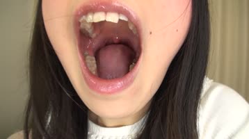 舌・口内自撮りシリーズ作品: 素人娘かりんちゃんの舌・口内自撮り&主観口臭嗅がせ